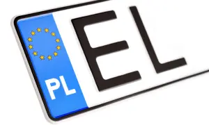 Polska tablica rejestracyjna ok. z symbolem Unii Europejskiej i literami "EL".