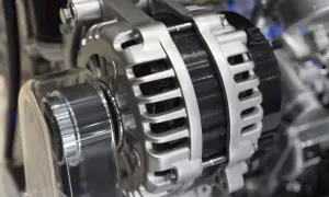 Nowy alternator samochodowy. Głośna praca i wibracje mogą świadczyć o zużyciu łożyska alternatora.